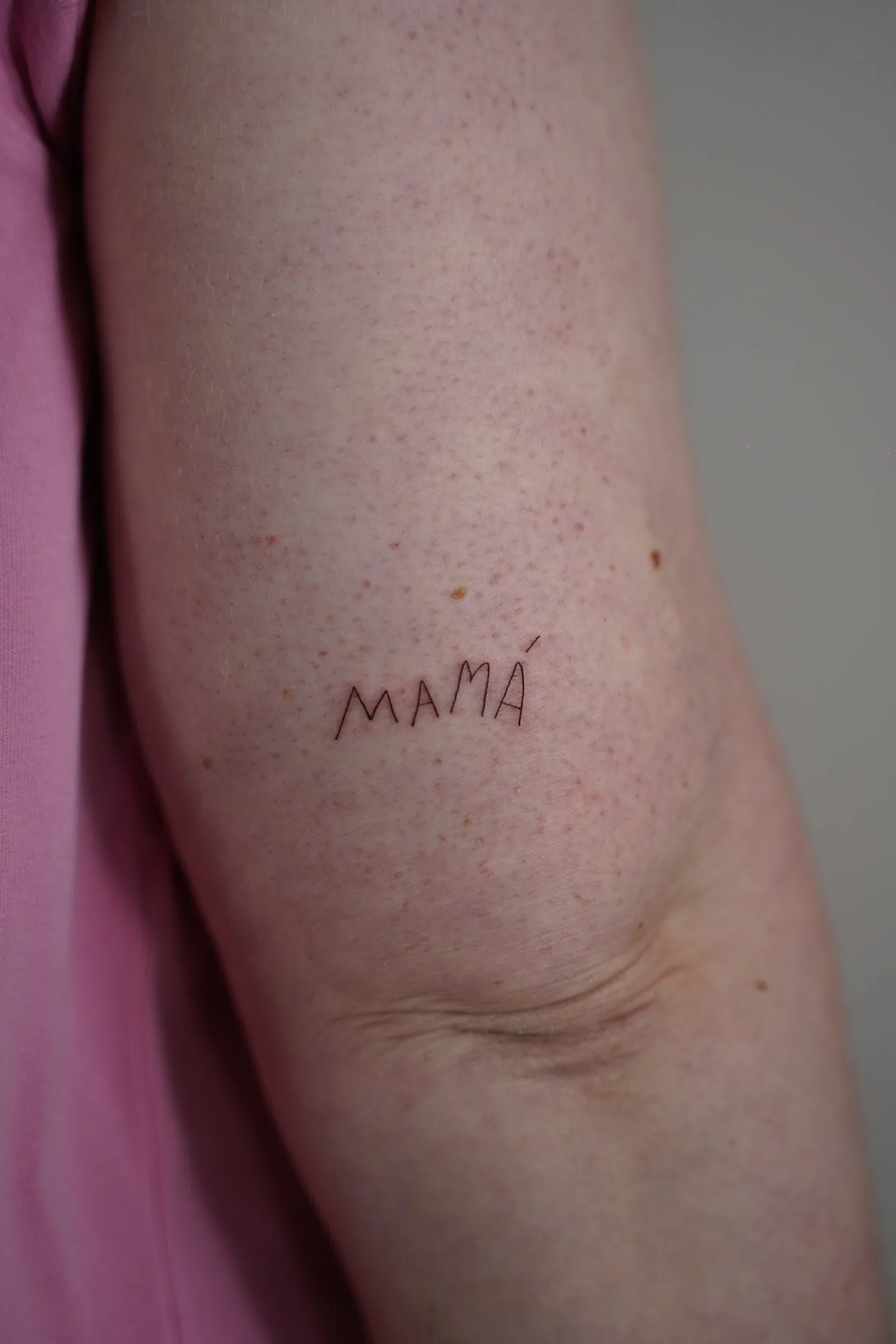 33) “Mamá” escrita por un niño