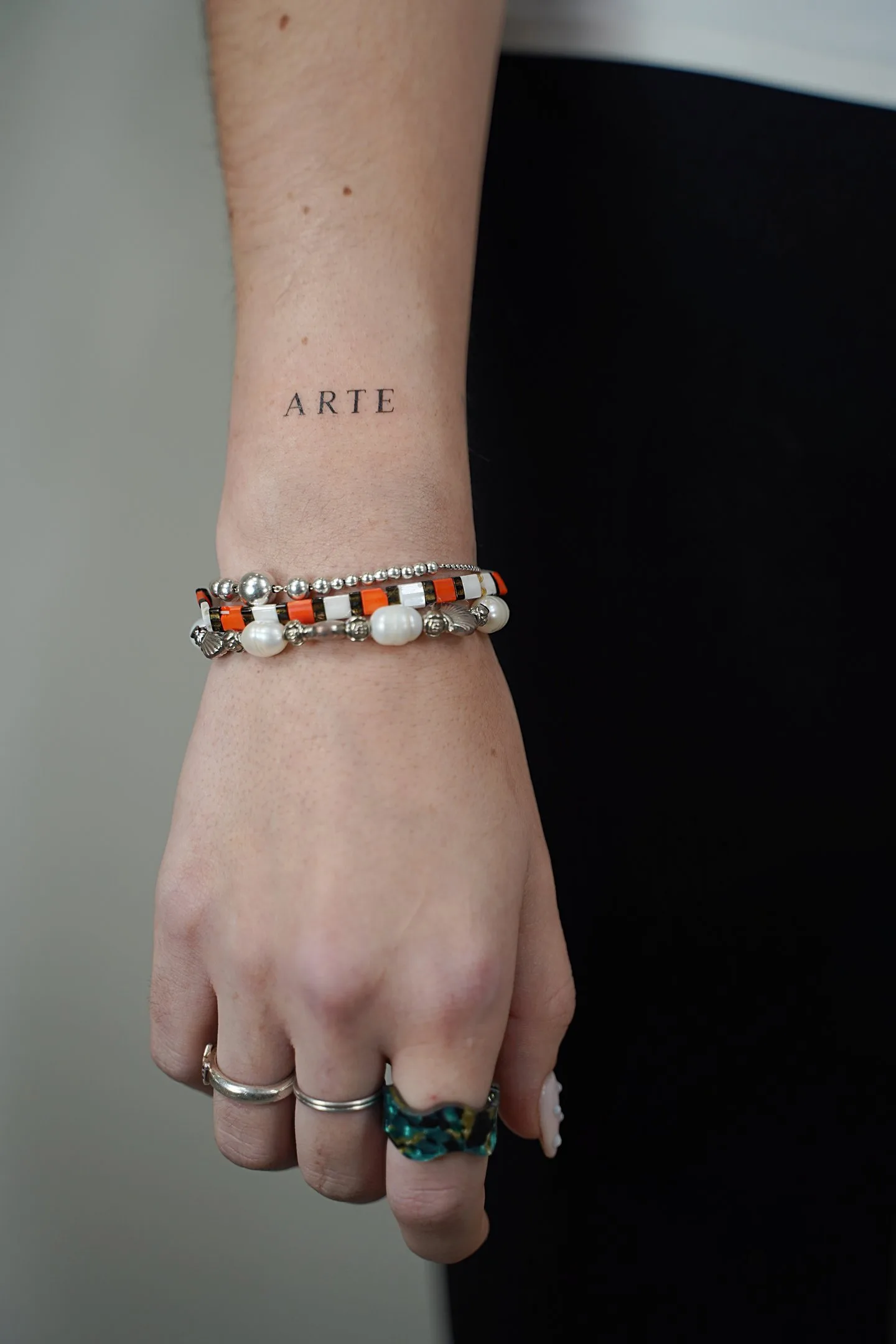 39) “ARTE” en mayúscula estilo máquina de escribir