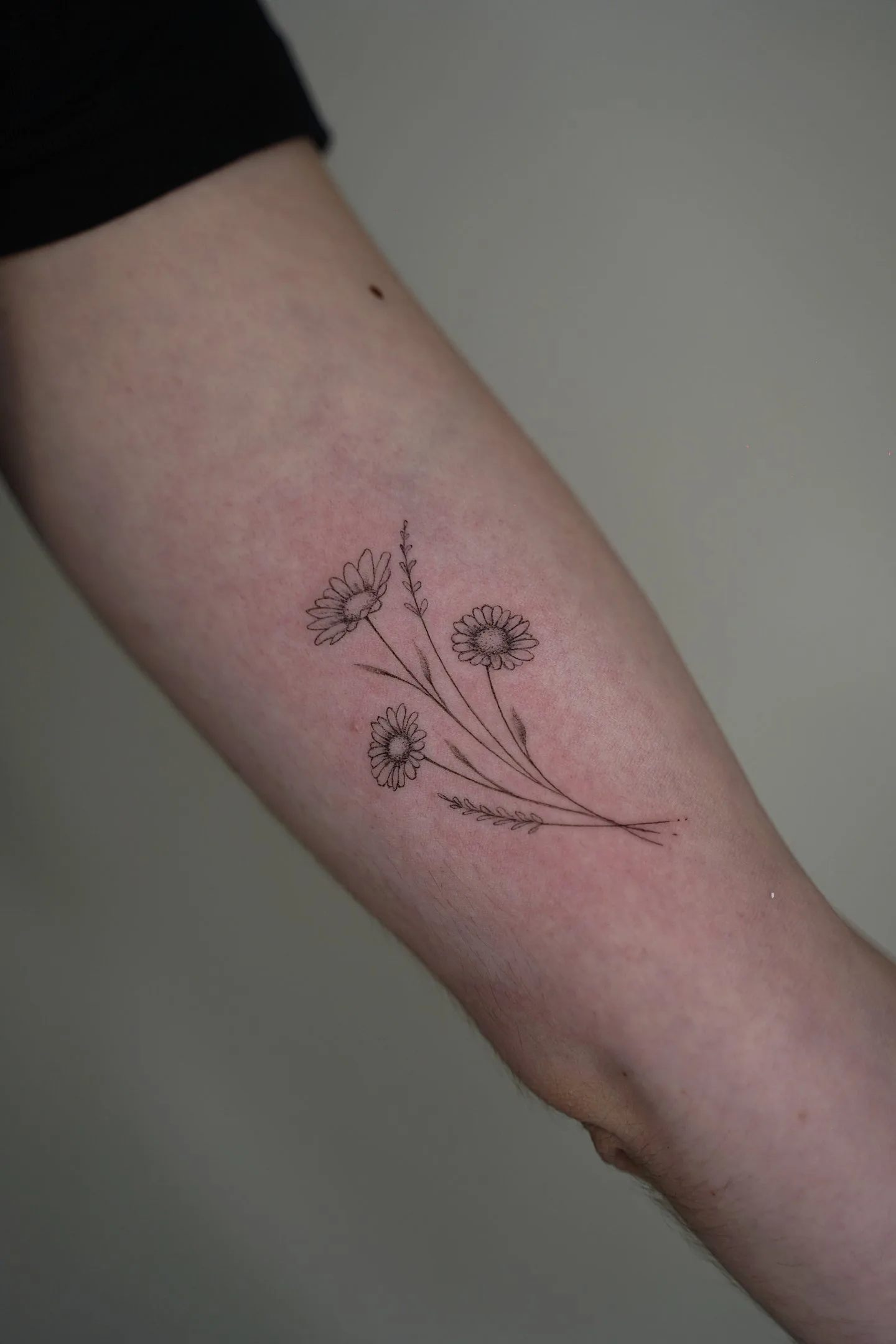 50) Arreglo floral delicado con puntillismo