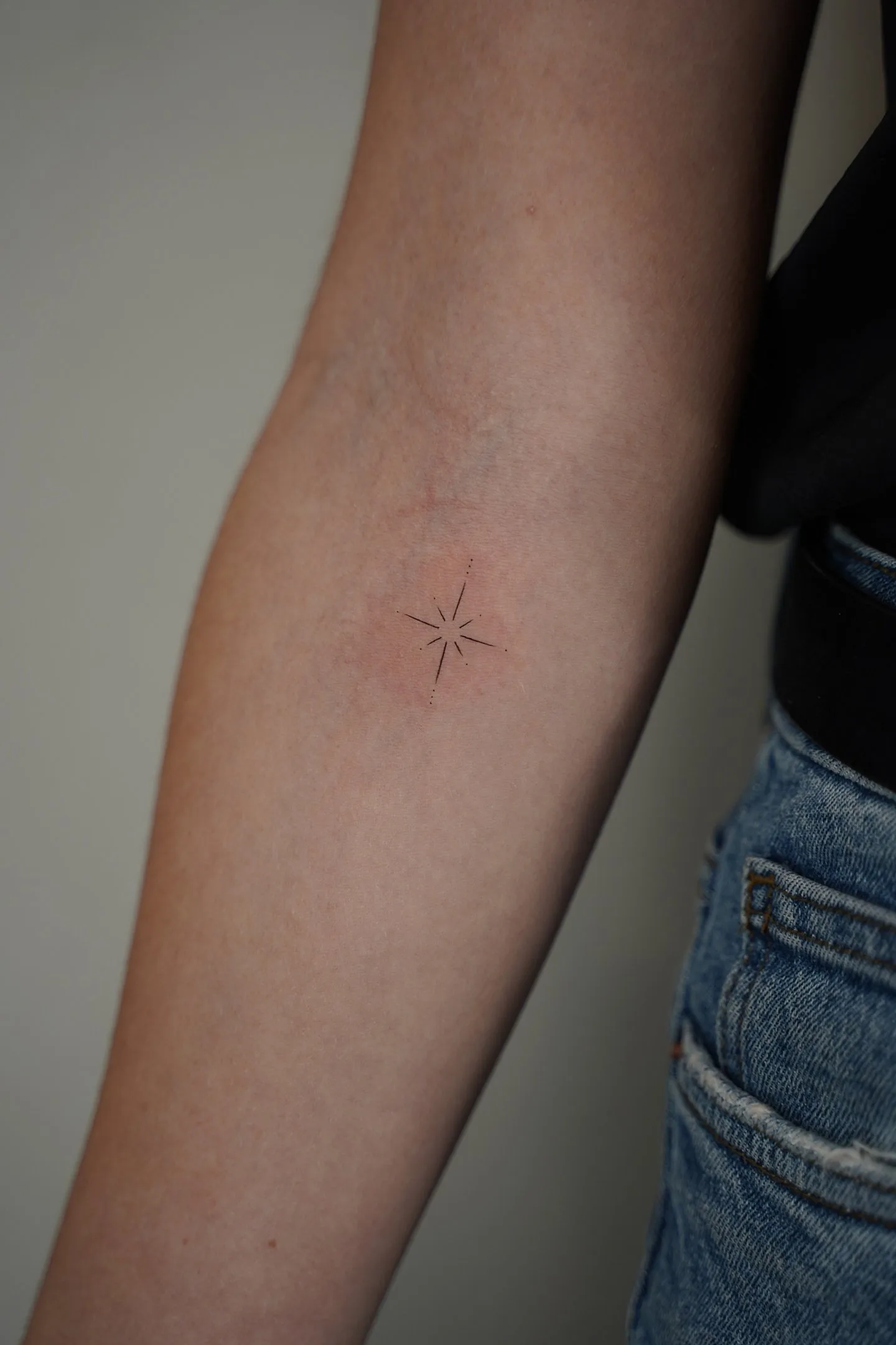 55) Destellos fineline en el antebrazo