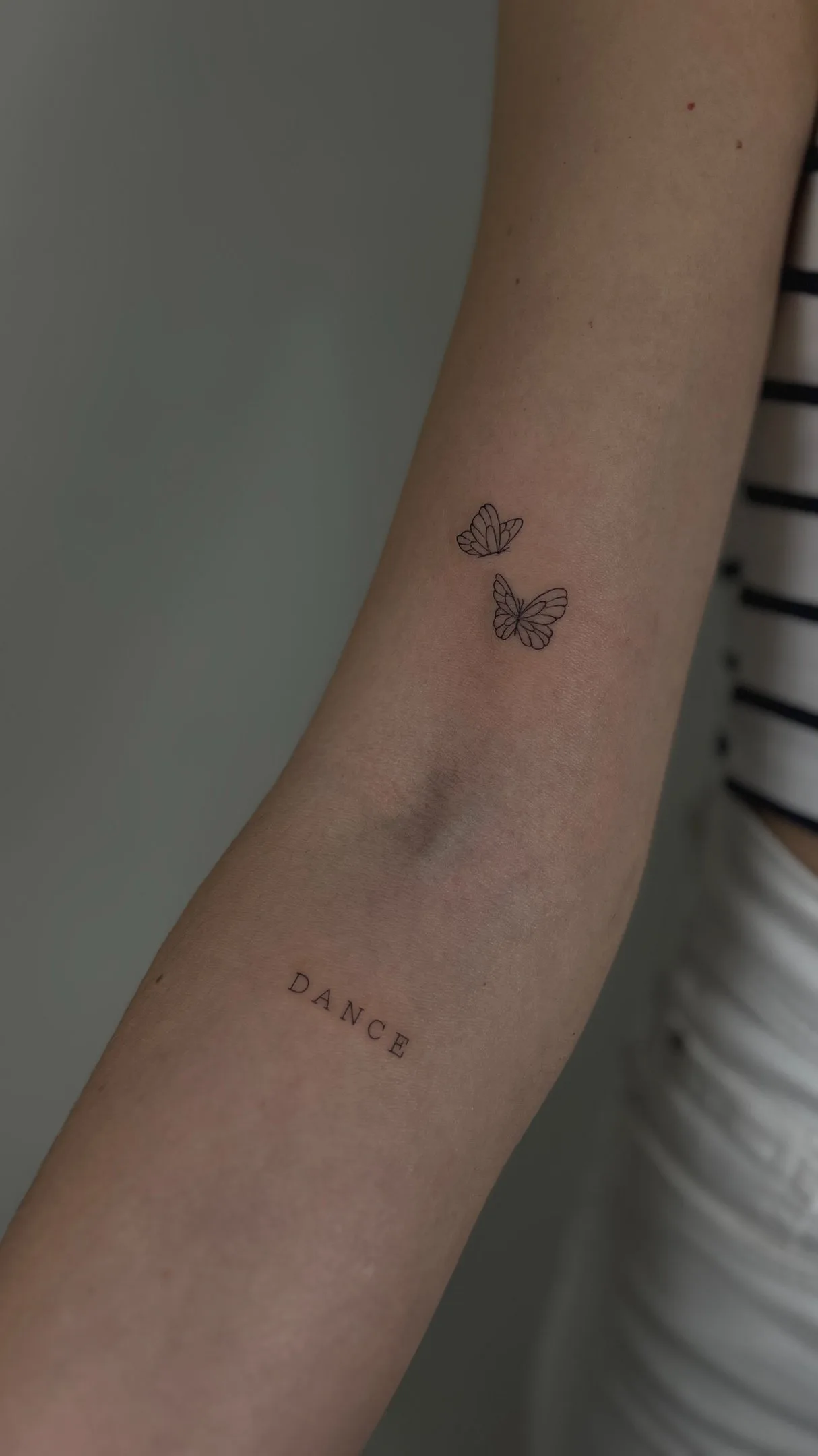 99) “DANCE” con mariposas