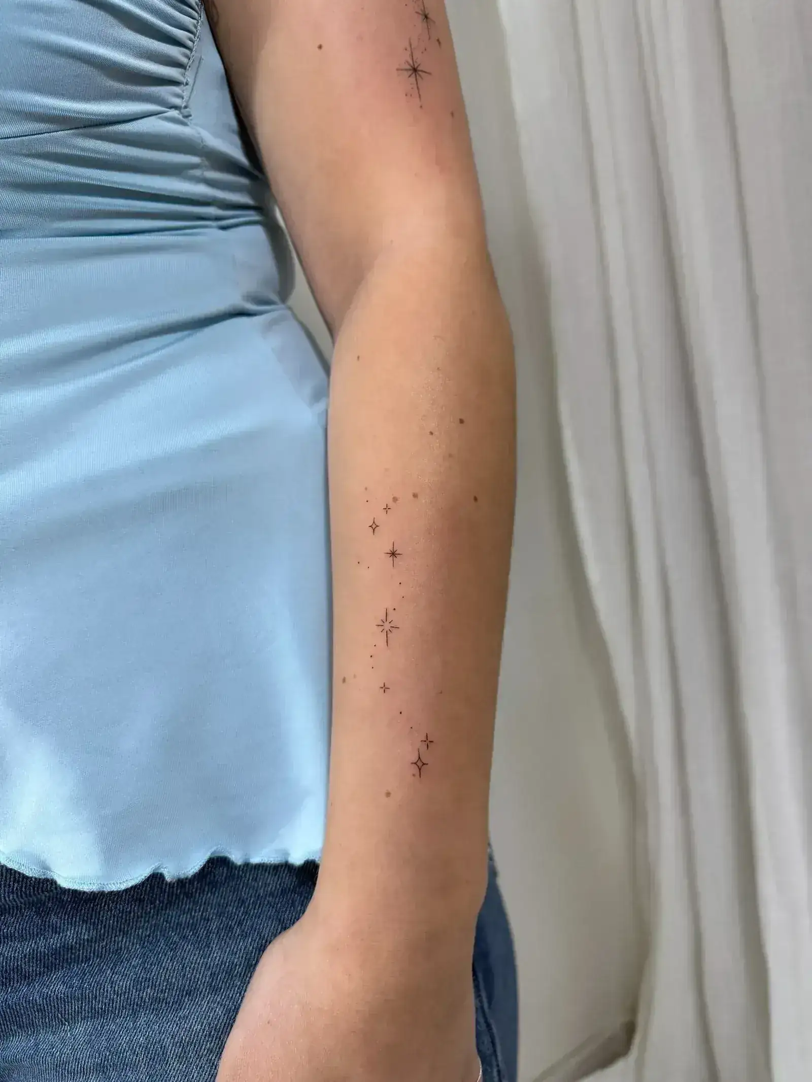 52) Cascada de estrellas por el brazo completo