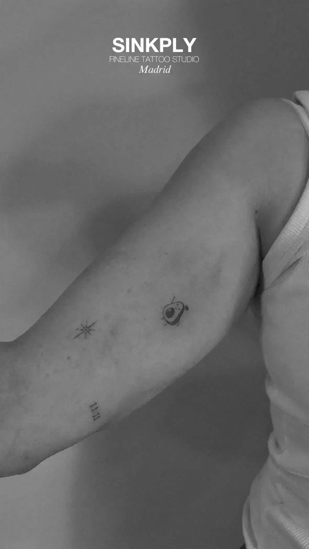 83) Conjunto de micro-tatuajes: Aguacate, destello y "11:11"