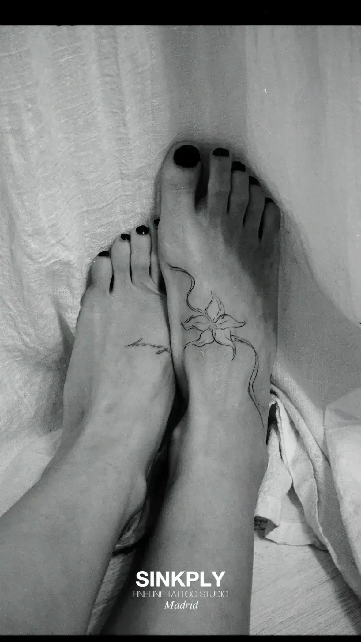 87) Orquídea fluida y caligrafía en los pies