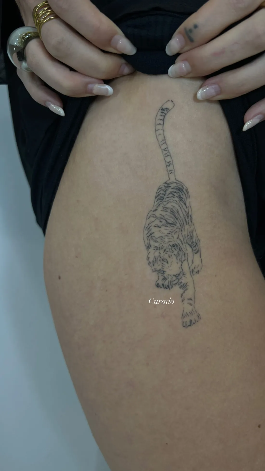 Tatuaje fine line curado — Sinkply Madrid