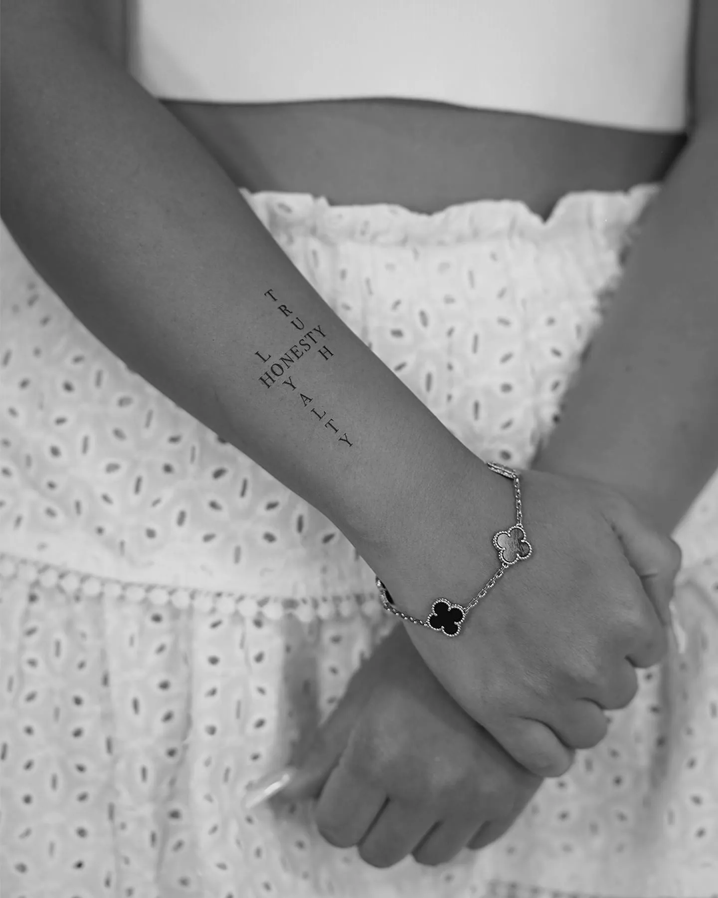 Fine line lettering tattoo Madrid · Sinkply · inspiration 4