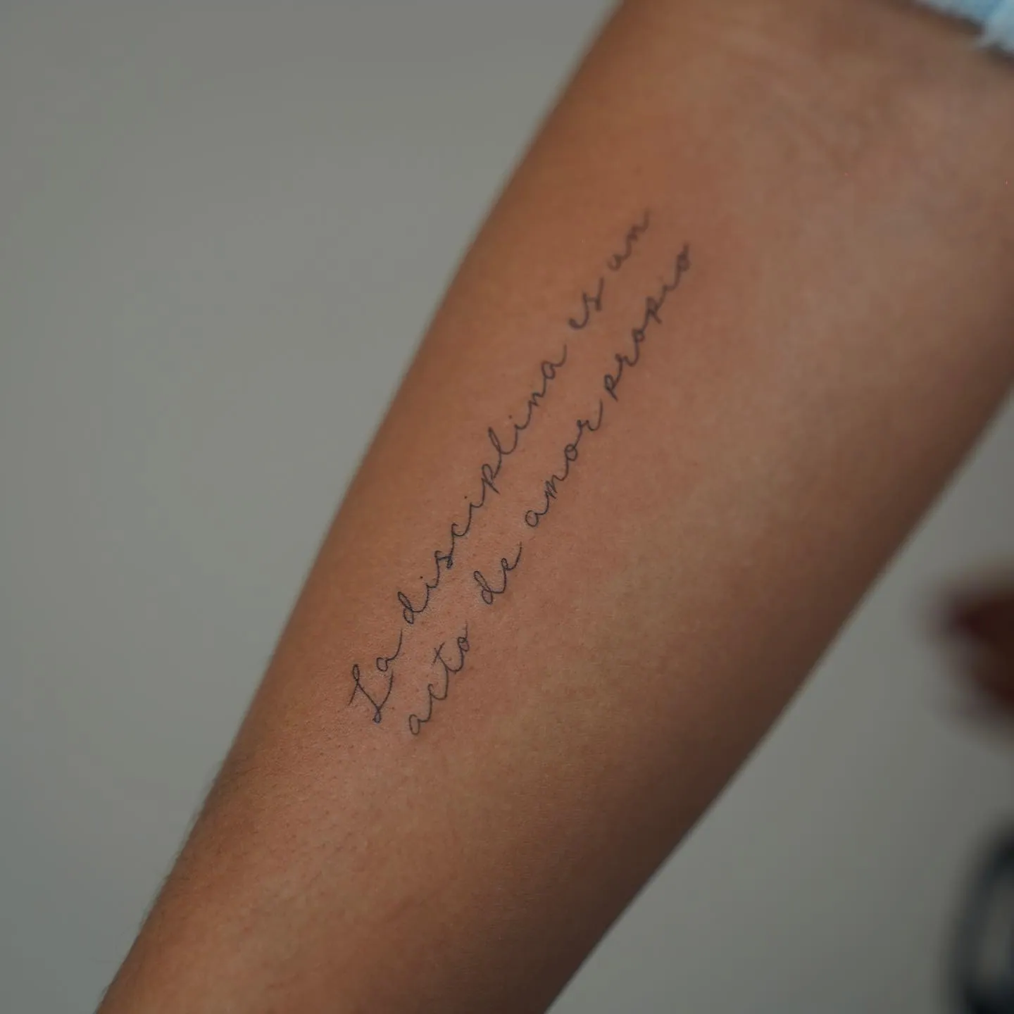 Fine line lettering tattoo Madrid · Sinkply · inspiration 7
