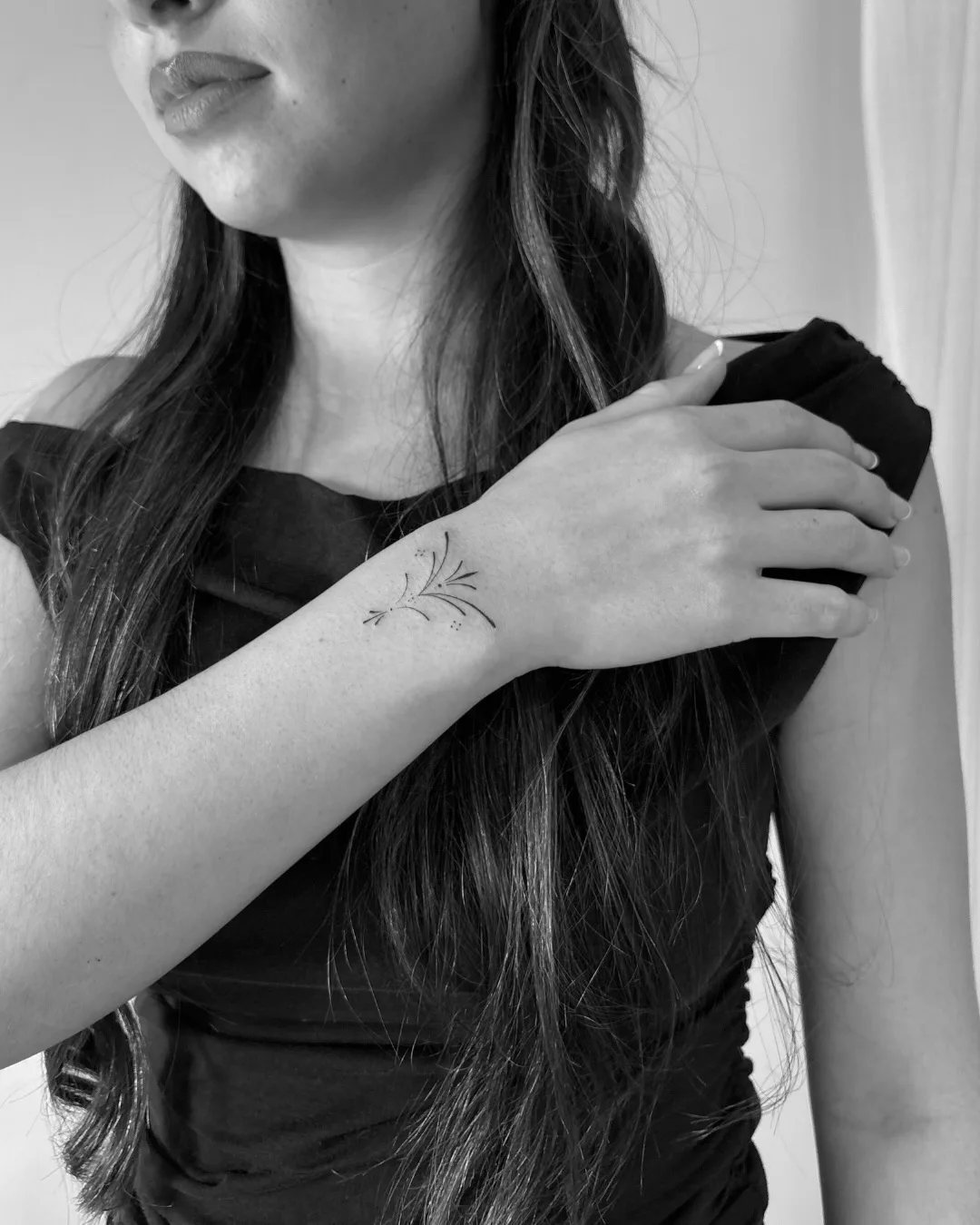 Ornamental detail with dots and repeated patterns on the wrist